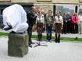У центрі Львова відкрили пам'ятник наплечнику