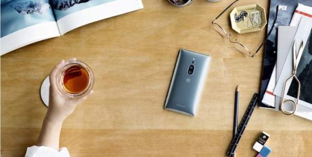 Sony      Xperia XZ2 Premium: , 