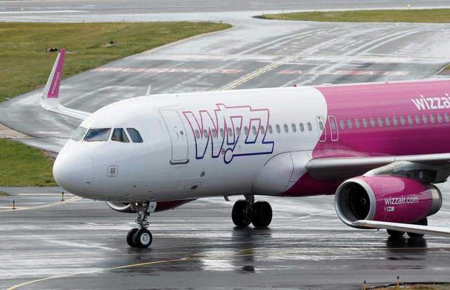 Wizz Air       :  