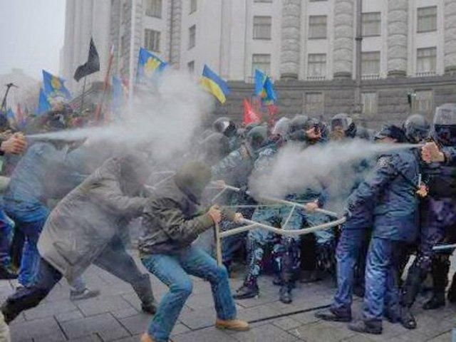 Год назад Майдан победил: все три месяца изнурительной борьбы