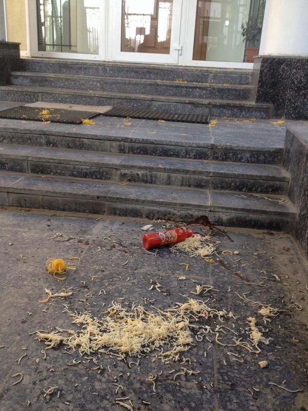 Российское консульство в Одессе забросали лапшой [Фото]