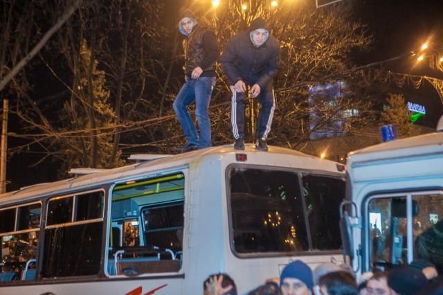 Во время столкновений в Донецке погибли уже 3 человека, - СМИ [Фото]