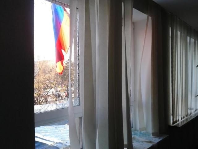 Луганское управление СБУ после штурма [Фото]