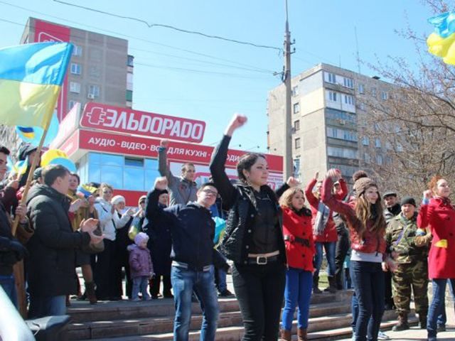 В Мариуполе прошел флешмоб за единую Украину [Фото. Видео]