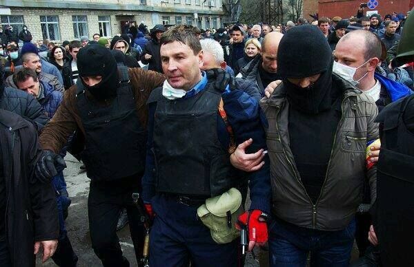Начальник милиции Горловки с честью защищал свой ​​пост, за это его избили сепаратисты [Фото]