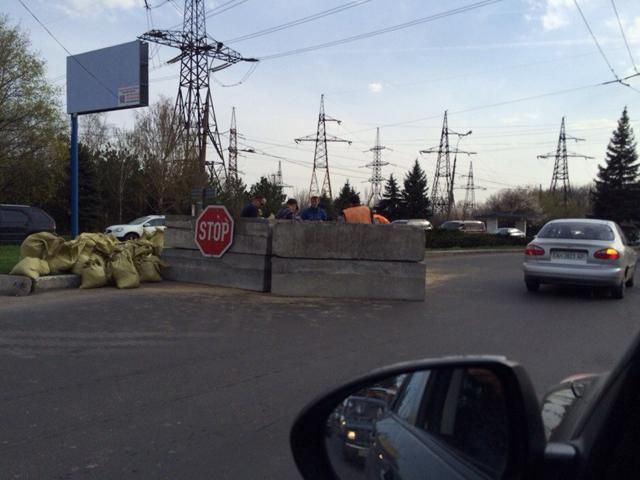 Между Макеевкой и Донецком устанавливают блокпост [Фото]