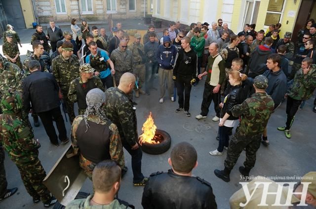 Активисты Майдана снова подожгли шины