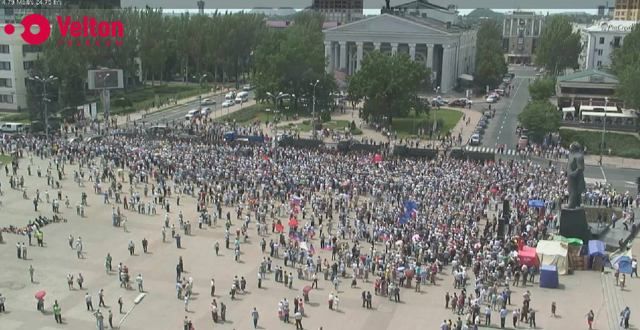 В Донецке проходит сепаратистский митинг против выборов [Фото]