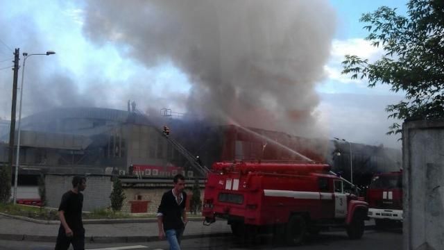 В Донецке горит дворец спорта [Фото. Видео]