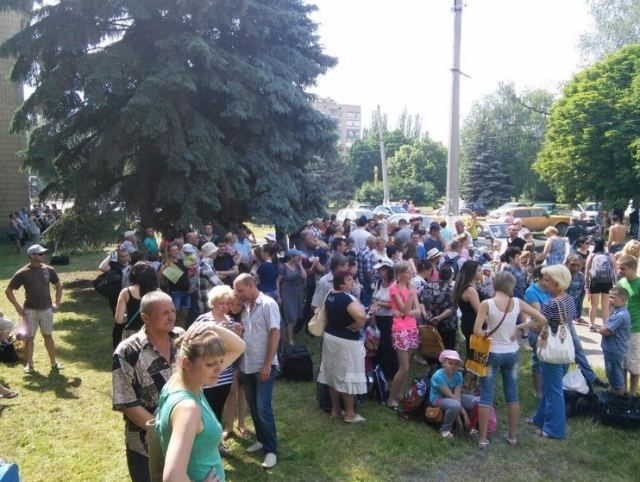 Фото дня: Детей эвакуируют из Славянска