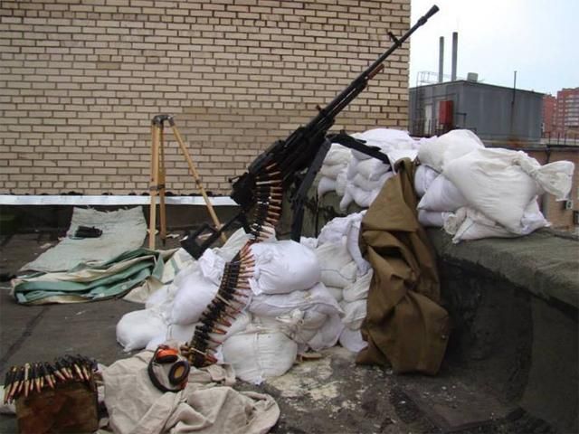 В Славянске террористы устанавливают пулеметы на крышах домов [Фото]