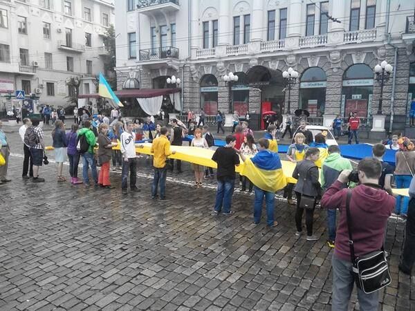 Харьковчане развернули 50-метровый флаг Украины [Фото]
