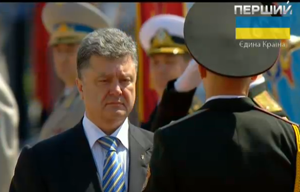 Порошенко принял командование Вооруженными Силами Украины [Фото]