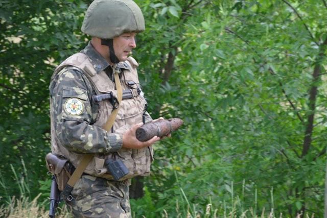 Саперы помешали террористам Донецкой области подорвать боеприпасы 40-х годов [Фото]