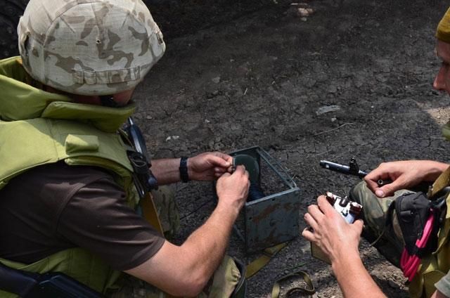 Саперы помешали террористам Донецкой области подорвать боеприпасы 40-х годов [Фото]