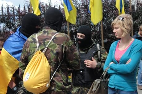 Митинг под АП требовал у Порошенко адекватной реакции на события в стране [Фото]