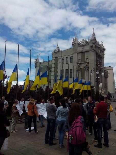 Митинг под АП требовал у Порошенко адекватной реакции на события в стране [Фото]