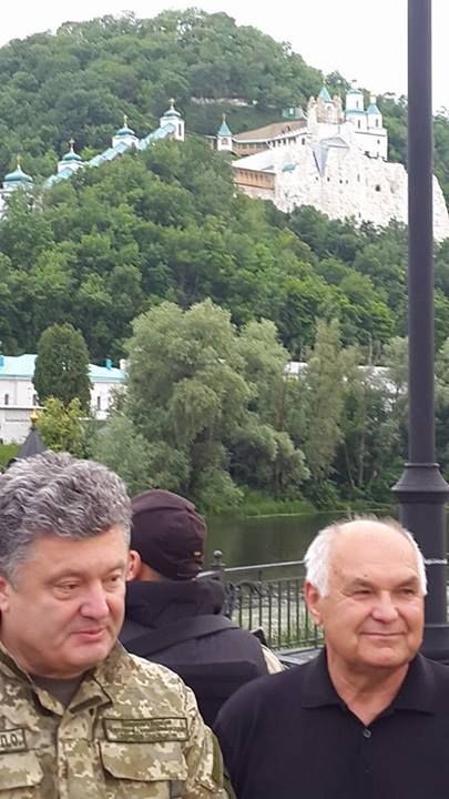 Фото дня: Порошенко приехал в зону проведения АТО