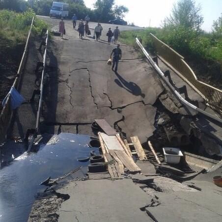 В Луганской области взорвали мост через Северский Донец [Фото]