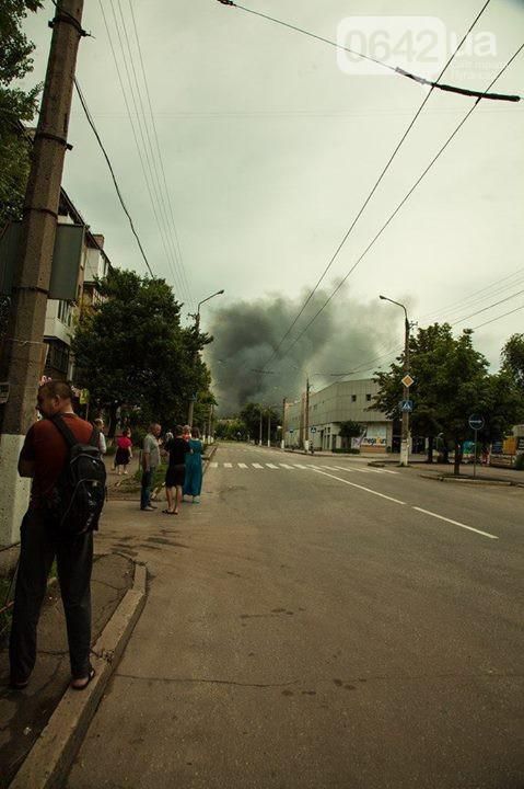 Луганск в огне: террористы продолжают обстреливать город [Фото. Видео]