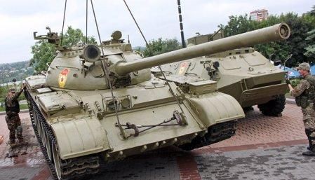 В Донецке террористы похитили танк из городского парка [Фото. Видео]