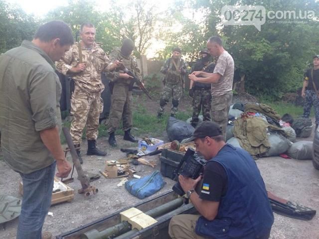 В Артемовске обнаружили оружие и документы террористов [Фото. Видео]