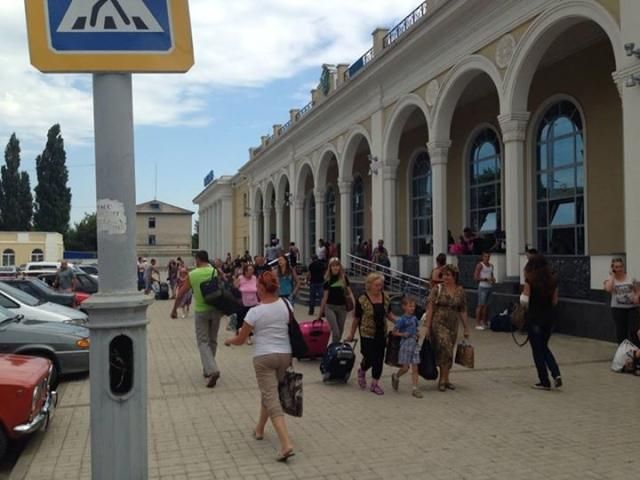 ФОТО ДНЯ: жители Славянска возвращаются домой