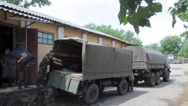 Бойцам АТО направлено более 9 тысяч тонн гуманитарного обеспечения, — Минобороны [Фото]