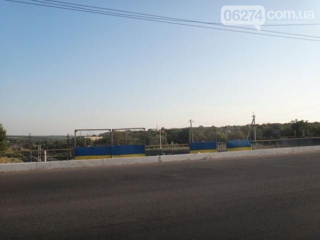 В Артемовске разрисовали мосты в желто-голубые цвета [Фото]