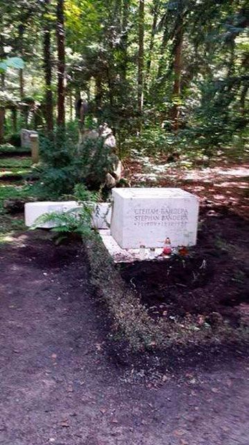 В Мюнхене вандалы разбили могилу Бандеры, — МИД [Фото]