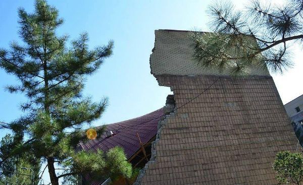 Террористы уничтожили главный музей истории Донецкой области: восстановлению не подлежит [Фото]