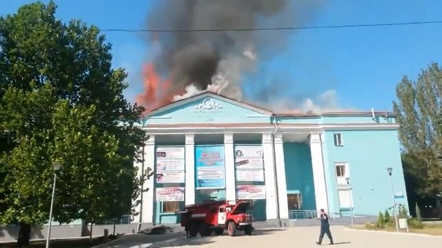 В Донецке от снаряда заживо сгорели пассажиры автомобиля, — горсовет