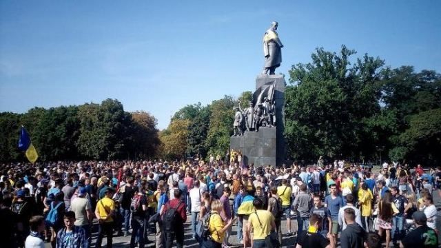 ФОТО ДНЯ: В Харькове — массовый марш ультрас в поддержку АТО