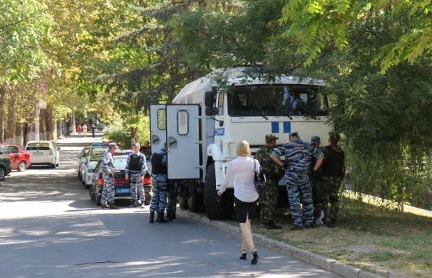 Продолжается обыск здания Меджлиса в Крыму [Фото]