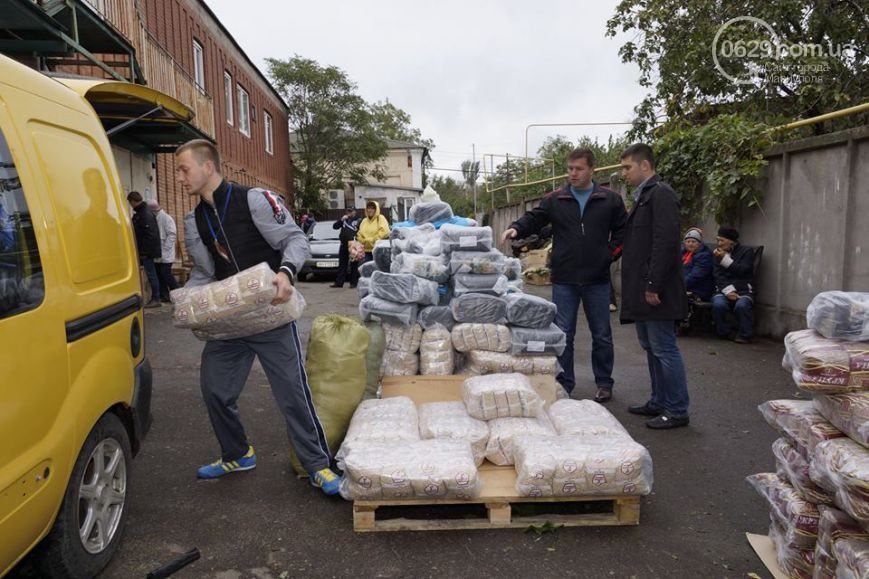 Мариупольцы собрали 2 тонны еды для переселенцев из зоны АТО [Фото]
