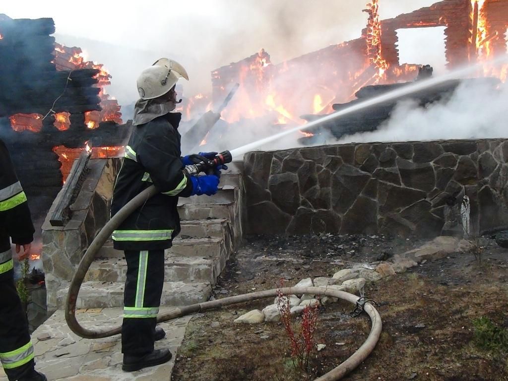 В Карпатах сгорел гостиничный комплекс 