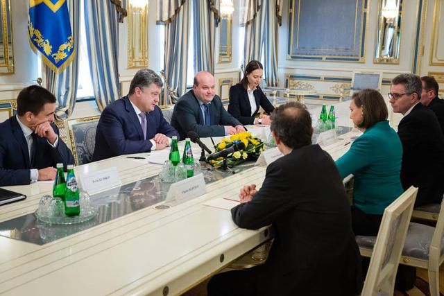 Порошенко и Нуланд обсудили вопросы военного-технического сотрудничества между Украиной и США