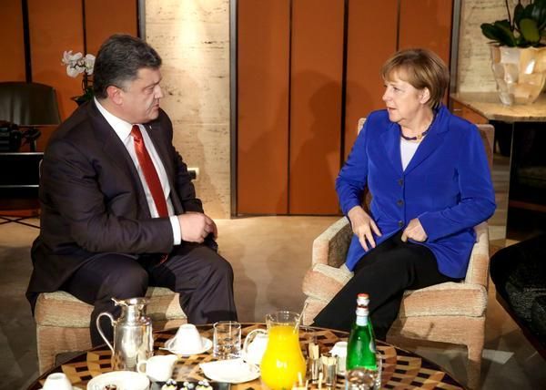 Порошенко в Милане проводит встречу с Меркель