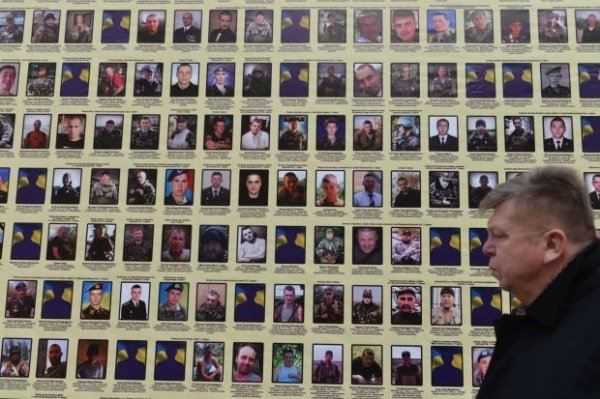 В Киеве появилась “Стена плача” по погибшим героям [Фото]
