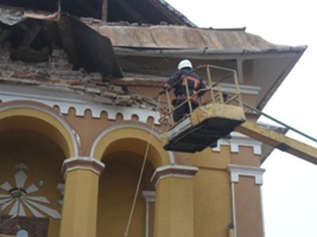 На Прикарпатье рухнула старинная церковь [Фото]