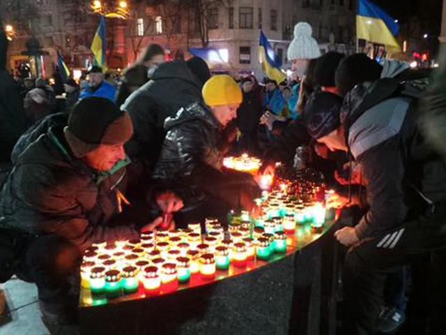 В Харькове отметили годовщину Евромайдана шествием со 100-метровым флагом Украины [Фото]