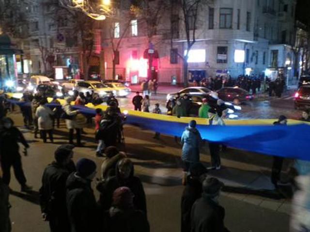 В Харькове отметили годовщину Евромайдана шествием со 100-метровым флагом Украины [Фото]