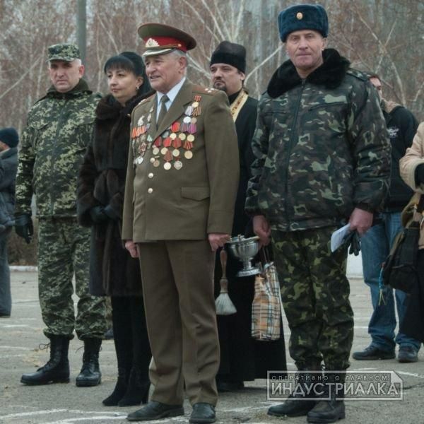 Жители Запорожья провожали на войну бойцов спецподразделения 