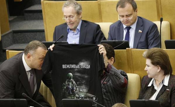 Кобзон продавал депутатам Думы футболки с надписью 