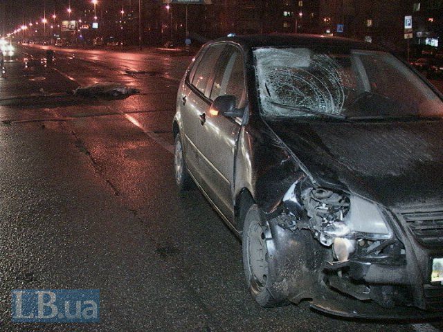 Смертельная авария в Киеве: пешехода отбросило на несколько десятков метров [Фото]