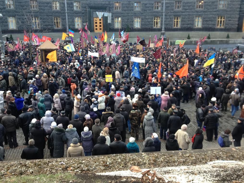 Под Кабмином протестуют афганцы и чернобыльцы [Фото]