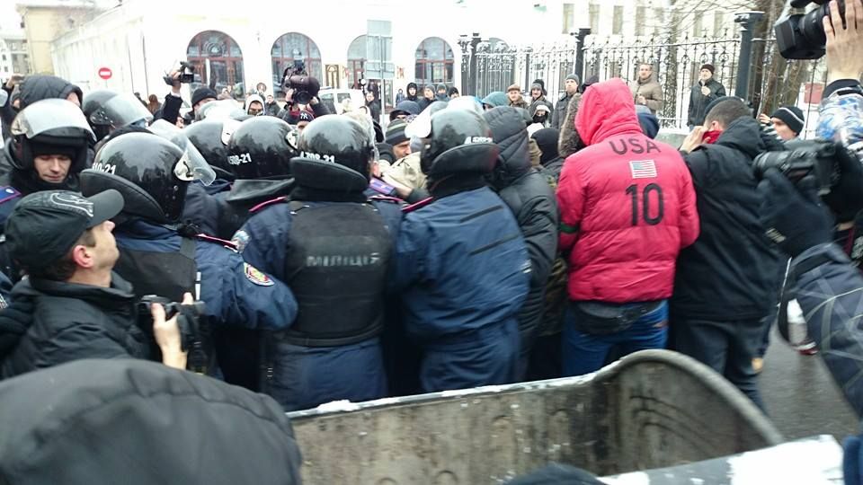 Беспорядки в Харькове: активисты хотят провести мусорную люстрацию Беспорядки в Харькове: активисты хотят провести мусорную люстрацию