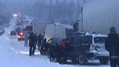 Ситуація на Закарпатті погіршується – водії можуть залишитись ночувати посеред дороги