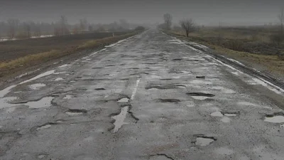 Грошей немає: керівник Укравтодору поскаржився на ями на дорогах