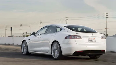 Електромобіль Tesla встановив рекорд поїздки без підзарядки